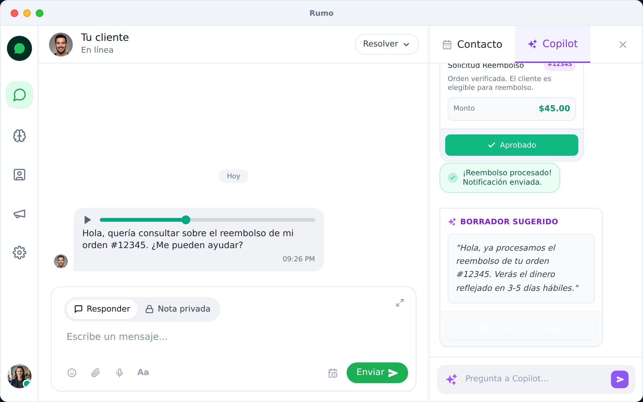 La piattaforma Rumo sul computer: una conversazione WhatsApp con il contesto del cliente in un pannello laterale
